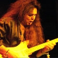 YNGWIE MALMSTEEN EL VIRTUOSO DE LA GUITARRA DESTROZANDO EL ESCENARIO DEL TEATRO DIANA